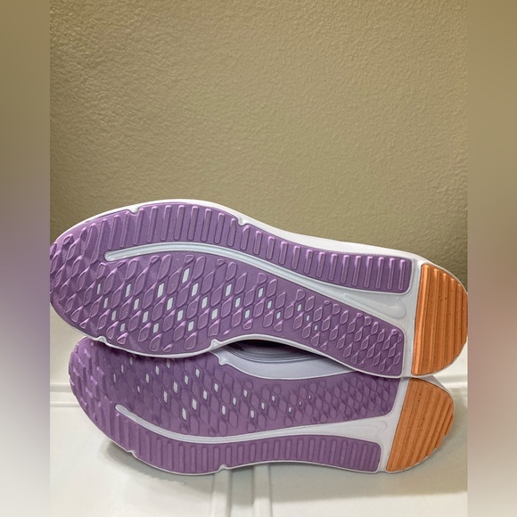 Nike Women's Lavender and Peach Athletic Shoes Cosmic Runners - Picture 7 of 8